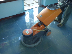 Attrezzature per la pulizia - Macchina monospazzola per la pulizia dei pavimenti